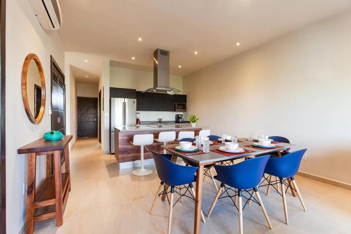 Modern Condo Wifi 200Mb, 2 Gyms, 6Pools, Balcony Playa del Carmen Сasa de vacaciones