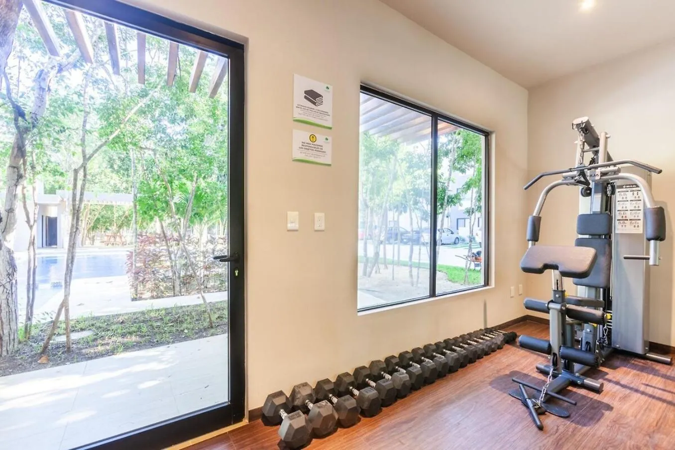 Сasa de vacaciones Modern Condo Wifi 200Mb, 2 Gyms, 6Pools, Balcony Playa del Carmen
