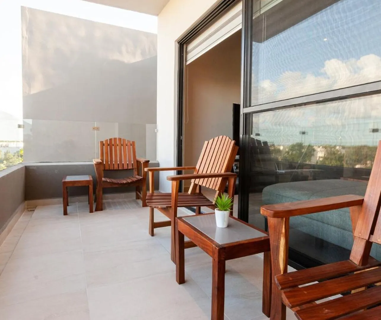 Modern Condo Wifi 200Mb, 2 Gyms, 6Pools, Balcony Playa del Carmen